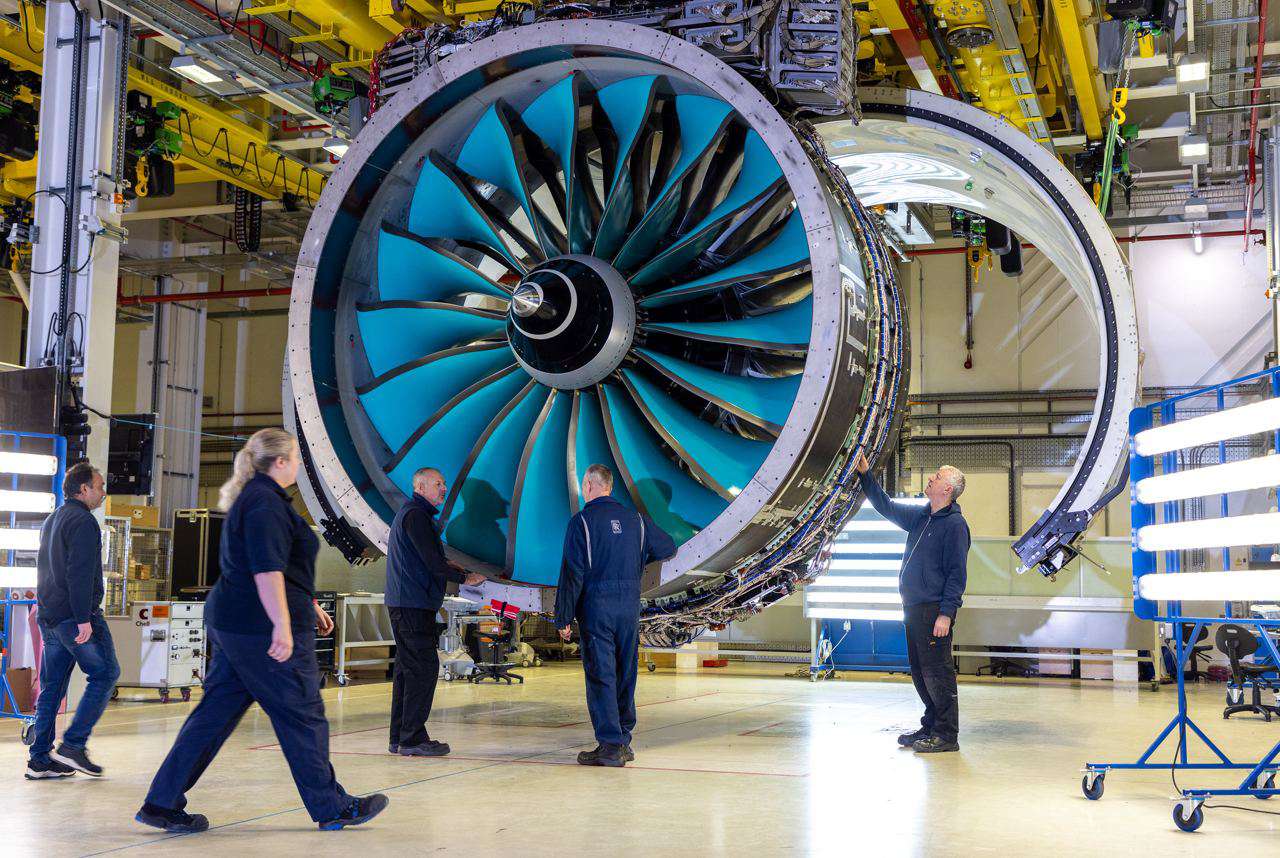 Rolls Royce начинает испытания самого большого в мире реактивного двигателя